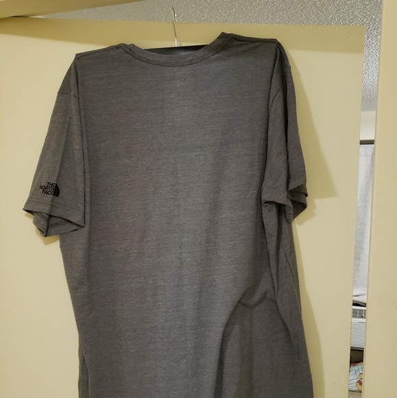 Mens north face T-shirt - Picture 2 of 3